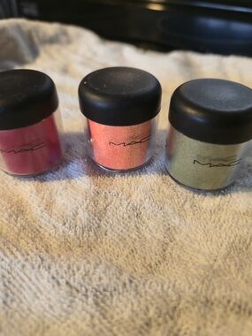 MAC Cosmetics Loose Pigment Set — Fuchsia, Coral Peach, Mint Green